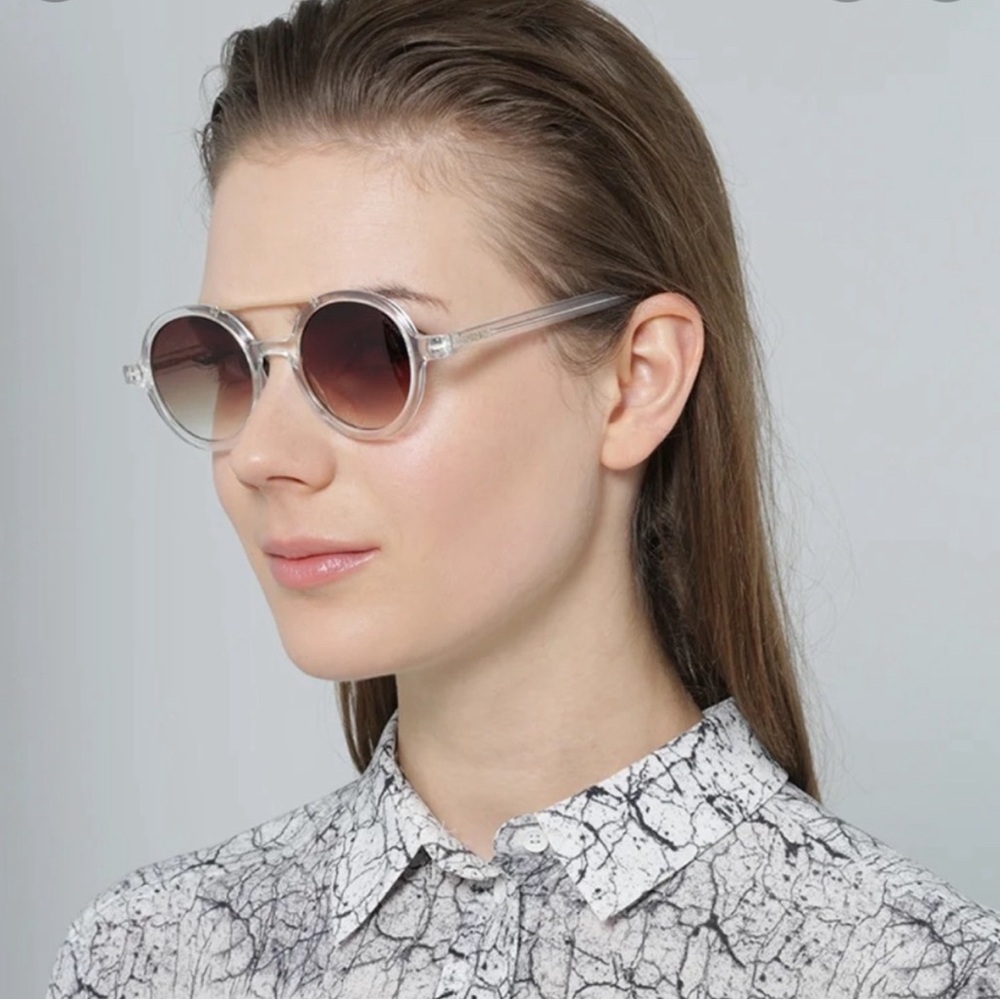 KOMONO Vivien Round Sunglasses, Clear/Gold. NEW.